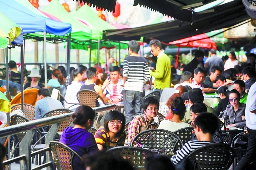 在小区门口开个便利店_在重庆开个茶馆收入