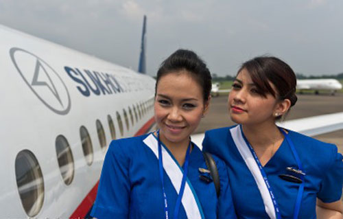 <em>女空姐</em>等机上人员照片