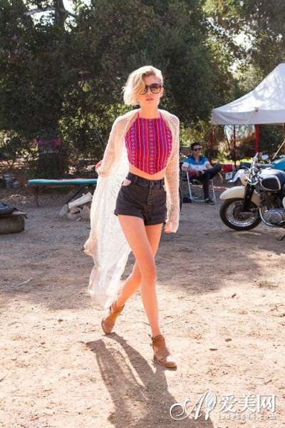 <em>欧美街拍针织</em>衫 春装外套要轻薄_宁波频道_凤