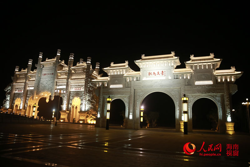 海南临高文化公园87座牌坊震撼亮相 贫困县建