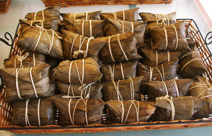 海南风味小吃海南棕在市场上销售海南海口府城地区流行一种"煎棕.