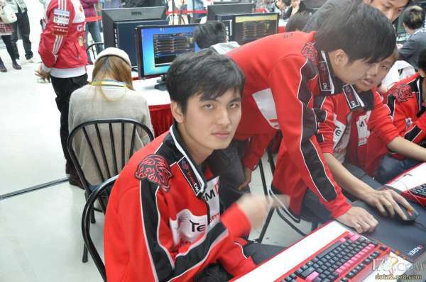 NEST2013电竞大赛DOTA2新老DK对眼MUSH