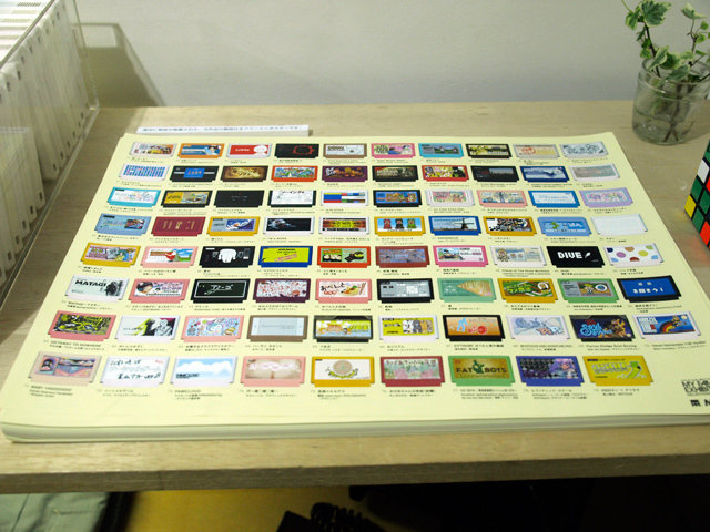 像经典致敬!日本举办红白机游戏卡带创意展