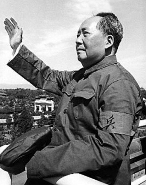 1966年毛泽东首次接见红卫兵照片的三个版本