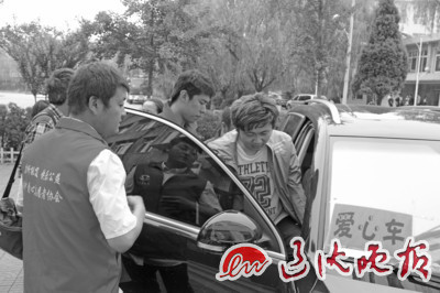 考生肠断裂动大手术缝16针 1人3监考完成特殊