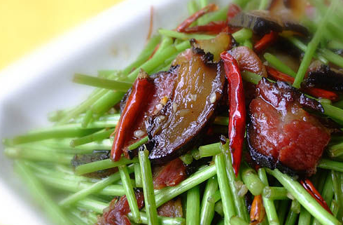 鄱阳湖的草 南昌人的宝——藜蒿炒腊肉