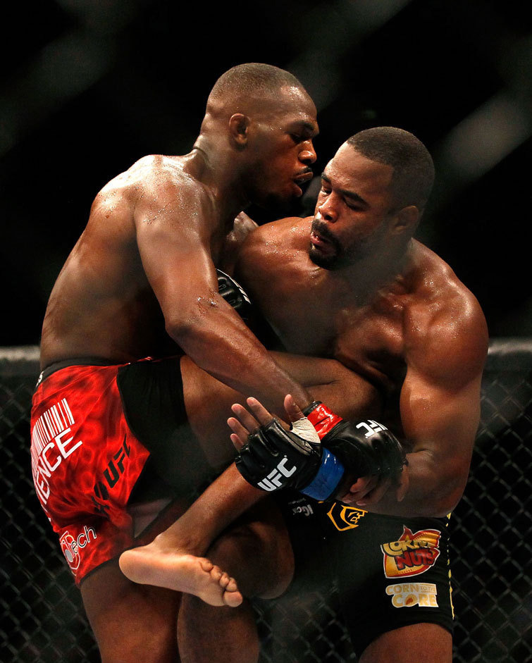 UFC第145期上演火爆KO秀 拳手被击倒晕厥[高