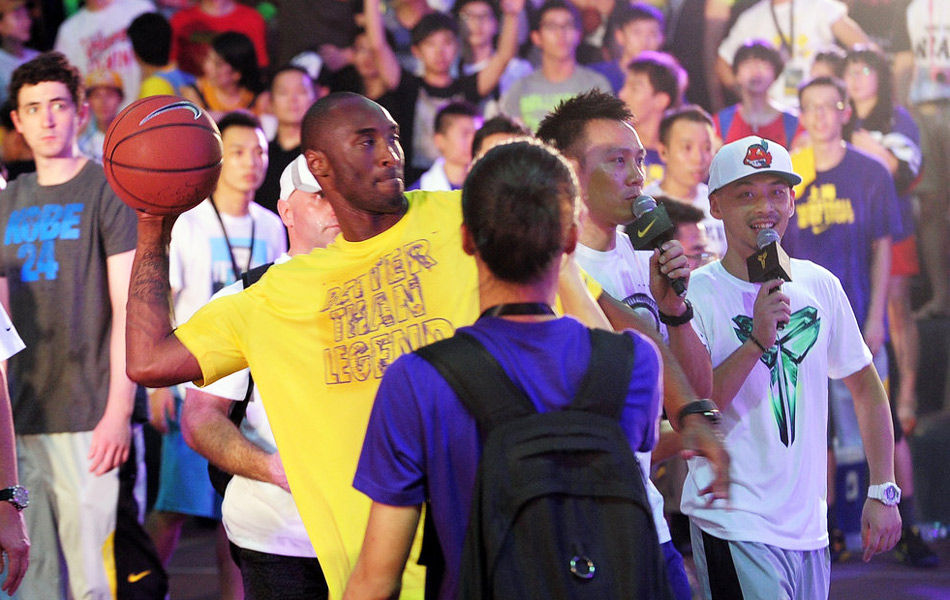 科比上海行-弄堂悬挂纪念T恤 送签名球反酿球