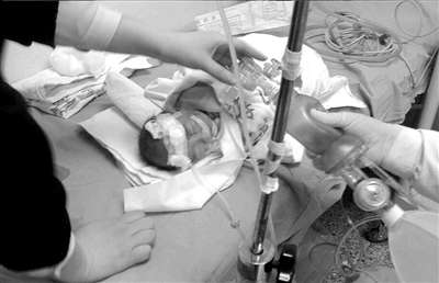  女子当街产婴 后弃子离开致其死亡 涉嫌弃婴罪