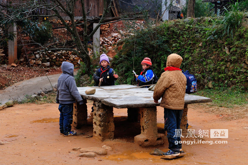 挑战八小时所筹善款将为偏远地区乡村小学援建“希望工程快乐体育园地“，改善体育设施。