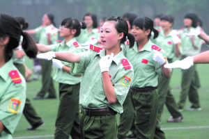 69名准军人拿到高中毕业证