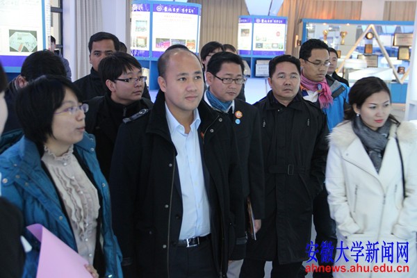 柬埔寨人民党青年干部考察团考察我校青年就业