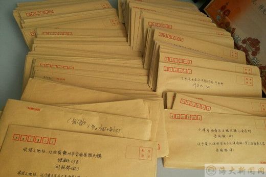 为了更好地体现学校与学生家长有效沟通,公共管理与人文学院2010中队