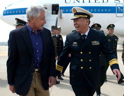 美国防长哈格尔访华 参观辽宁舰约两小时