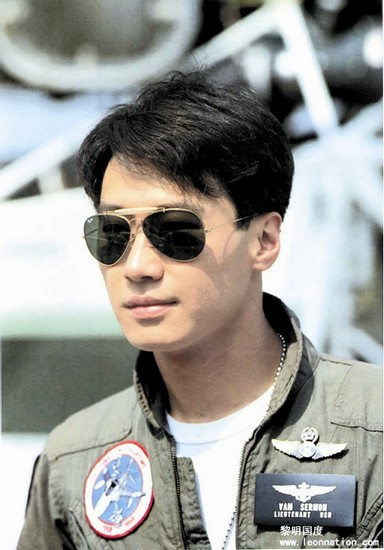 甄子丹赵文卓骂战升级 众明星导演加入挺甄派