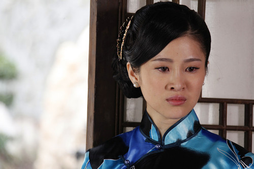 《<em>情仇姐妹</em>》林伊婷三角恋 天使魔鬼结合体_娱