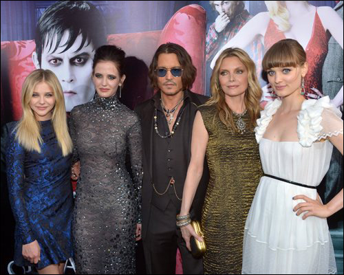 《黑影》首映约翰尼·德普当摇滚范型男 伊娃