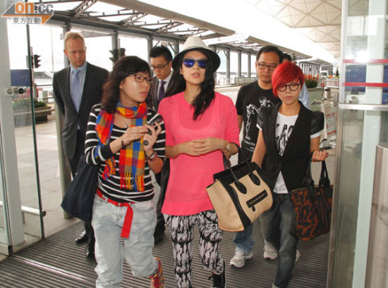章子怡现身香港约见律师 破被禁出境传闻