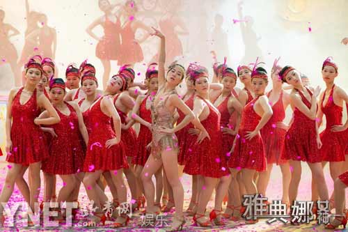 叶璇《雅典娜女神》热舞 露酥胸变身s形<em>女郎</em>_