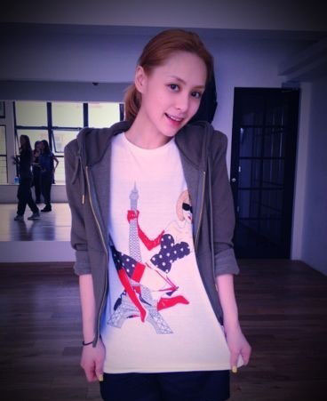 钟欣桐微博频发美照 芭蕾舞梦幻写真(组图)