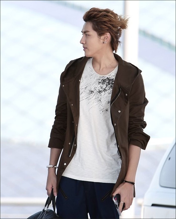 EXO M结束美国巡演 鹿晗Kris吴亦凡机场拼帅