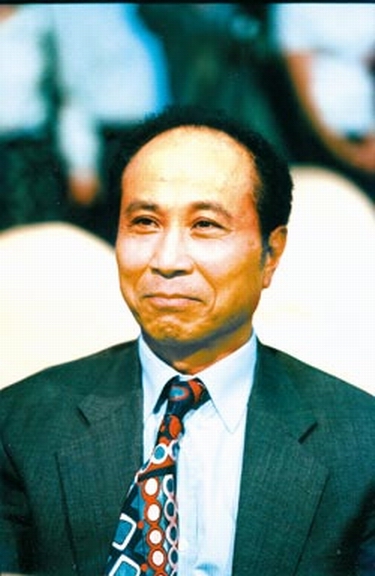 影视大亨杨登魁病逝 提拔李连杰林依晨舒淇_娱