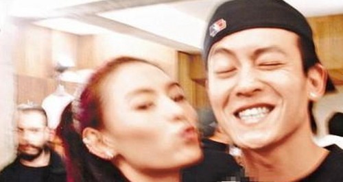 陈冠希艳照门后首度问候旧爱