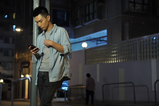 陈柏宇微电影《背拍》热播 忙工作不忘为雅安