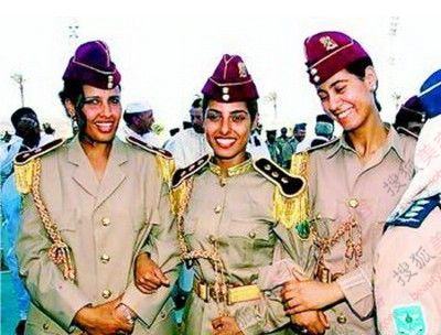 彭丽媛贴身保镖曝光 看美女保镖_娱乐频道_凤凰网