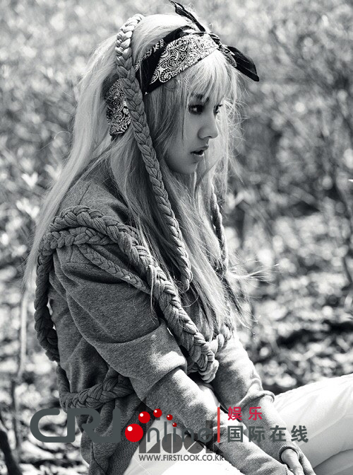 李孝利化烟熏妆戴唇环塑造不羁女孩