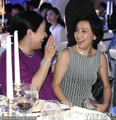 传媒大亨<em>向华强</em>太太晒75克拉巨钻 价值近亿_娱