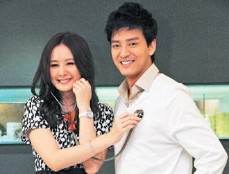 陈晓东(右)和安心亚合作《爱情急整室》