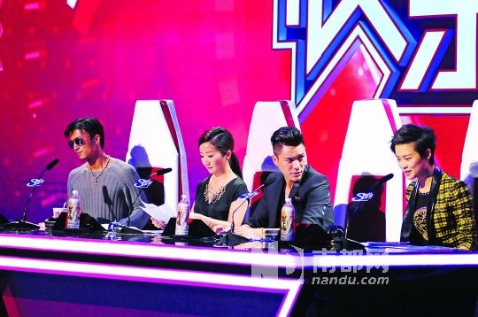 陈坤先是用耳机砸向谢霆锋