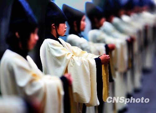 曲阜举行《孔子世家谱》颁谱大典