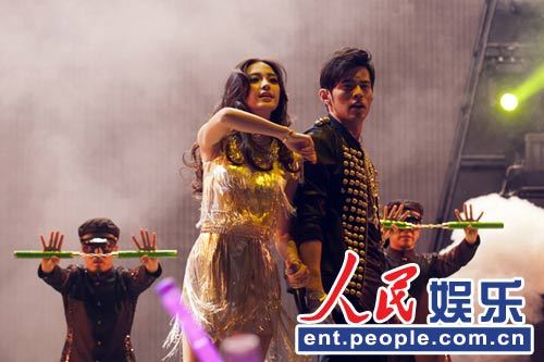 Angelababy周杰伦贴身热舞引爆全场 兴奋合唱