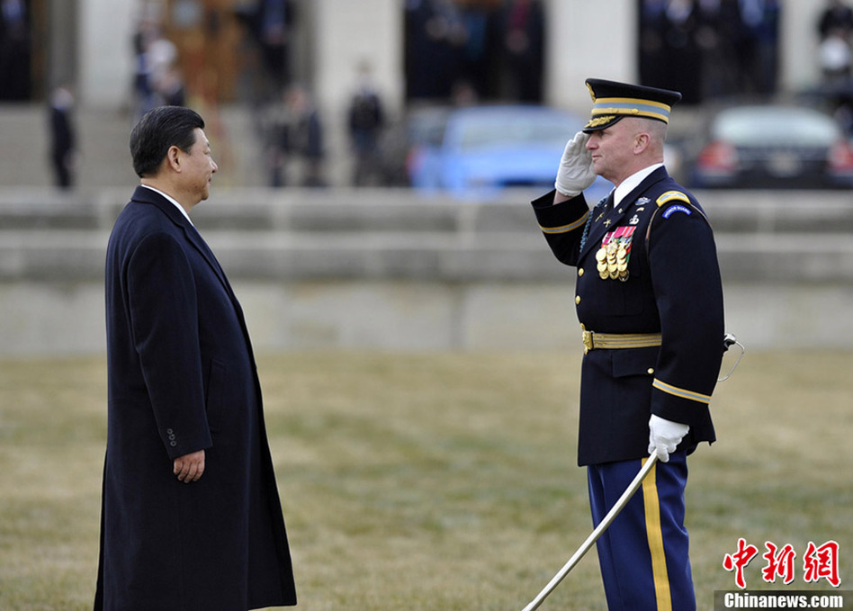 习近平会见美国国防部长帕内塔