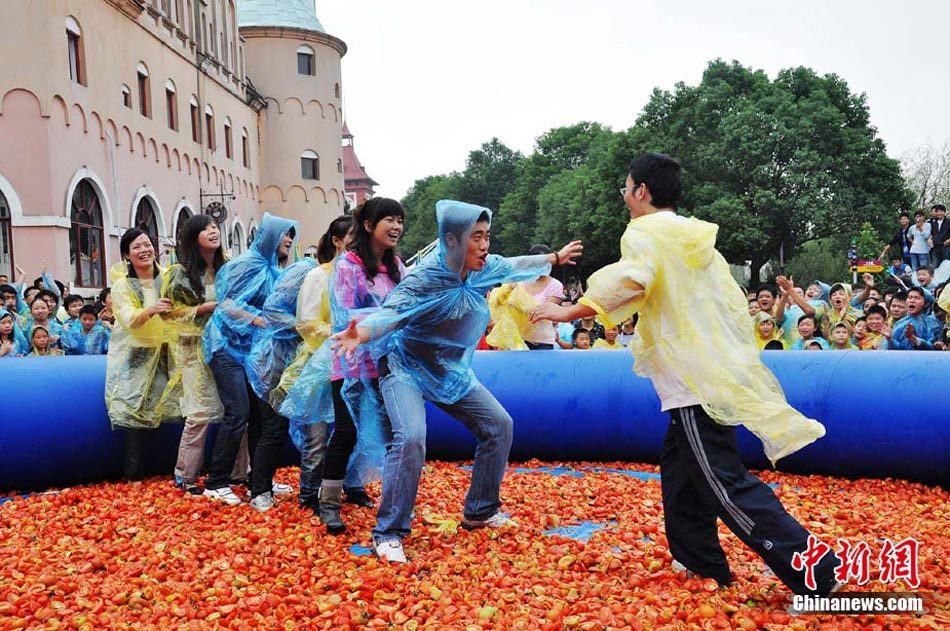 长沙上演西红柿大战[高清大图]