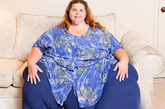 世界最胖女一夜做爱6次前夫大赞其床上功夫

吉尼斯世界纪录大全中最胖的女人美国妇女波特(Pauline Potter)，原本体重只有291.6公斤，跟前夫离婚后，暴肥到330公斤。2011年11月，她跟前夫复合，当天就做爱6次，完全不被体重所限制。波特的前夫艾力克斯体重只有63.5公斤重，是波特体重的五分之一，不过他大加赞赏前妻的“床上功夫”没话讲。据悉，在波特创下最胖女人的吉尼斯世界纪录后，偶而电话联系的艾力克斯发现，自己还是爱她，于是要求复合。艾力克斯表示会照顾波特，首先就是要帮助波特减肥。

