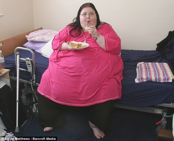 英国第一胖女508斤 4年没出门(图)