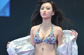 来自香港的嫩模陈静，也再次出现在TGC的大T台上，作为当天唯一的华人模特亮相TGC。图为香港嫩模陈静。