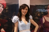 琦琦性感亮相2011Chic博览会，低胸小洋装将她衬得很年轻喔！