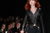 俄罗斯“美女间谍”安娜·查普曼在时装周走秀。
