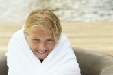 治疗痛经或寒性腹痛：女性痛经或因受凉导致的腹痛，可用毛巾热敷，能起到化淤、理气止痛的功效。