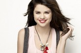 姓名：赛琳娜·戈麦斯Selena Gomez出生时间：1992年7月22日甜姐儿代表作：《少年魔法师》、《公主保护计划》、《蒙特卡罗》、《春假》
