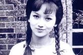 赵雅芝的旧照丝毫不输当今纯情女星，麻花辫造型颇有民国的书卷纯情气息。