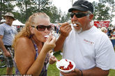 今年适逢向甜浆果致敬的25周年纪念，在阿拉巴马州的鲍德温县举行草莓节，盛情邀请人们来享受美味的草莓。