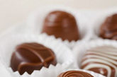 　18、巧克力 　　儿童食用巧克力过多，会使中枢神经处于异常兴奋状态，产生焦虑不安肌肉抽搐、心跳加快影响食欲。（资料图） 