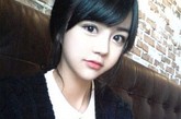 近来韩国网路疯传一名正妹李秀彬的照片，她不但外型亮眼，兼具可爱妩媚，还拥有令人羡慕的上围与纤腰。