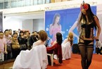 郑州中原性文化节开幕 性感情趣内衣观众越看越兴奋