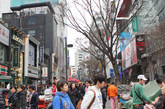 1.明洞：一个地点就可买齐所需的韩流购物胜地。